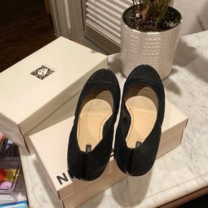 8.5 medium, slightly worn but look great. Comfortable and stylish